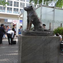 ＪＲ出口方面を見ています