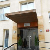 室内キーでレジデンスの玄関を開けます。