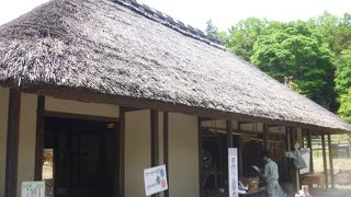 森の中にある古民家