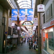 名店街のアーケード内