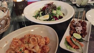 クタビーチ目の前！ショッピングモール前で立地よし