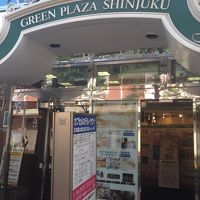 一度地下まで降り、そのあとエレベーターに乗ります。