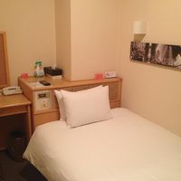 喫煙室なので衣類用の消臭スプレーが置いてありました。