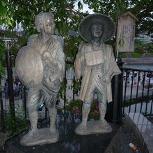 三条大橋　弥次喜多像