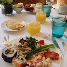 ビュッフェで取ってきたもの