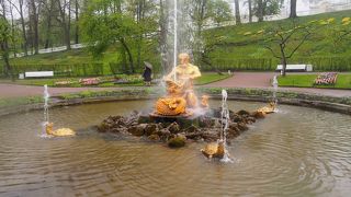 高低差を利用したイタリア式庭園の噴水