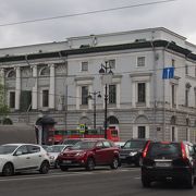 ネフスキー通りにあるネオクラシック様式の建物