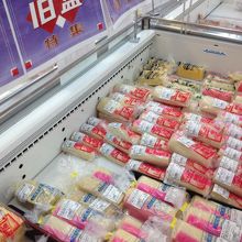 季節感のある商品が並びます
