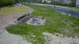 開放感ありすぎの噴泉池があります