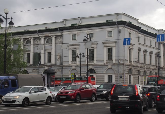 ネフスキー通りにあるネオクラシック様式の建物