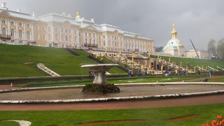 上下の庭園とともに