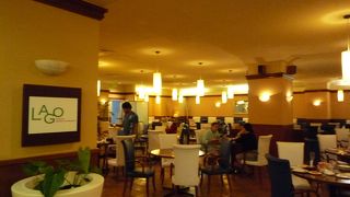 ウイークエンドビュッフェは地元の人にも大人気