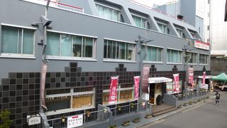 表参道ヒルズの真裏