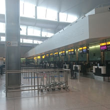 ターミナル2出発