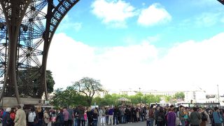 登るのは行列必須です