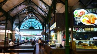 きれい目フードコート