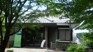 入場料１５０円・戸定邸とセットで２４０円