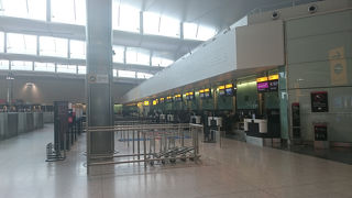 ターミナル2はコンパクト
