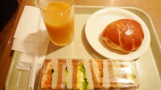 伊丹空港で焼きたてのパンが食べられる