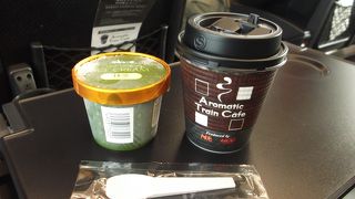 成田空港で出国・帰国する際は大体NEXを利用しています