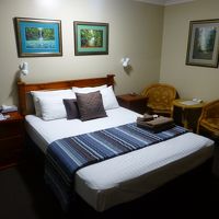 壁は薄いが、モーテルとしては普通のレベルか