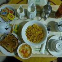 ルームサービス形式のコンチネンタルブレックファースト