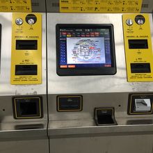 自動券売機、行先を押してから料金を投入