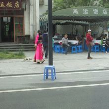 チャン族の民族衣装を着た女性