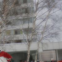 中ほどに見える角部屋に宿泊。ゲレンデにすぐ出られて便利。