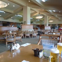 クラブハウスのレストラン