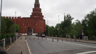 政府要人（大統領）はこの城門を利用