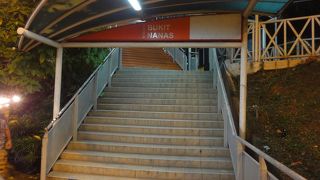 近くにハードロックカフェ。