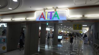 若者志向の店舗構成です