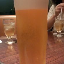 ロンググラスのビール