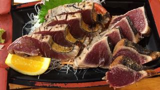 ひろめ市場で一番旨いと思うカツオタタキ（やいろ亭）