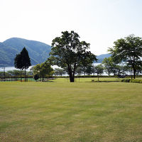 ホテル庭から見た琵琶湖