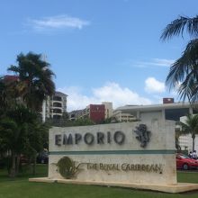 この看板裏にタクシー乗り場あり