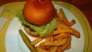 ホンマ何もない空港ですので徒歩2分の所にあるCAFEで時間を潰しましょう。