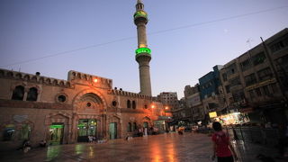町の中心にあるモスクです