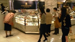 焼菓子とケーキのお店です