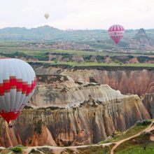 薔薇の谷の上をふわり…