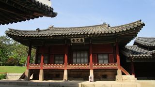 崇文堂(スンムンダン) 　昌慶宮で経筵（キョンヨン）に使われた建物