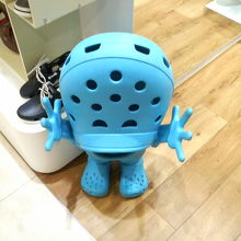 サンダル型のマスコット人形もありました。