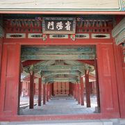 賓陽門　（ピニャンムン）　昌徳宮の内殿と外殿をつなぐ門