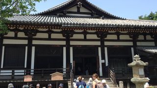 東大寺の中で最も古い建物。