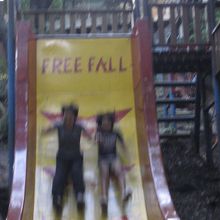 フリーフォール滑り台