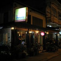 すぐ近くには美味しいラオス料理のレストラン、チャムパーディ。