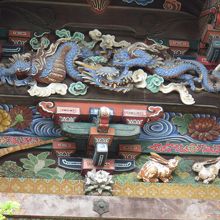 社殿の「つなぎの龍」の彫刻