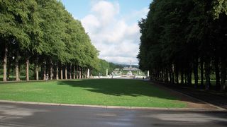 緑豊かな公園に、彫刻家グスタフ・ヴィーゲランの２１２点もの彫刻が展示されている野外美術館です。