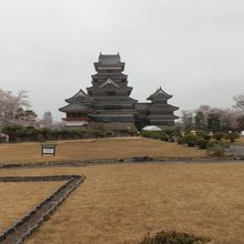 本丸御殿跡から見る天守